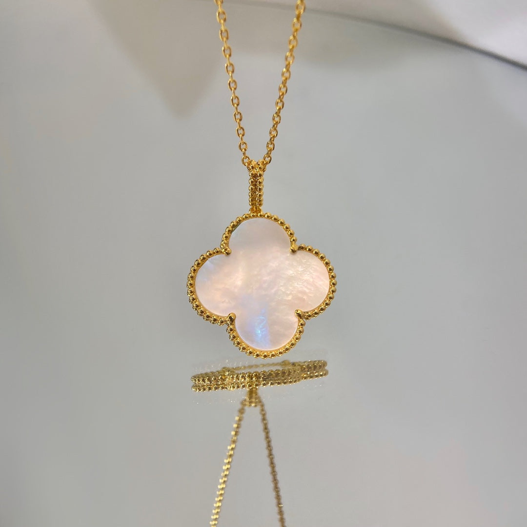 [BLUE TEARS]CLOVER 25MM MOP LARGE PENDANT NECKLACE
