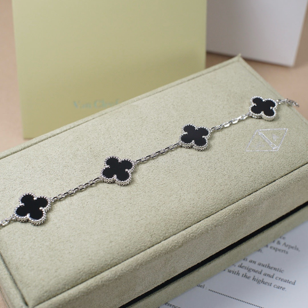 [BLUE TEARS] CLOVER 5 MOTIF ONYXS BRACELET COLLECTION